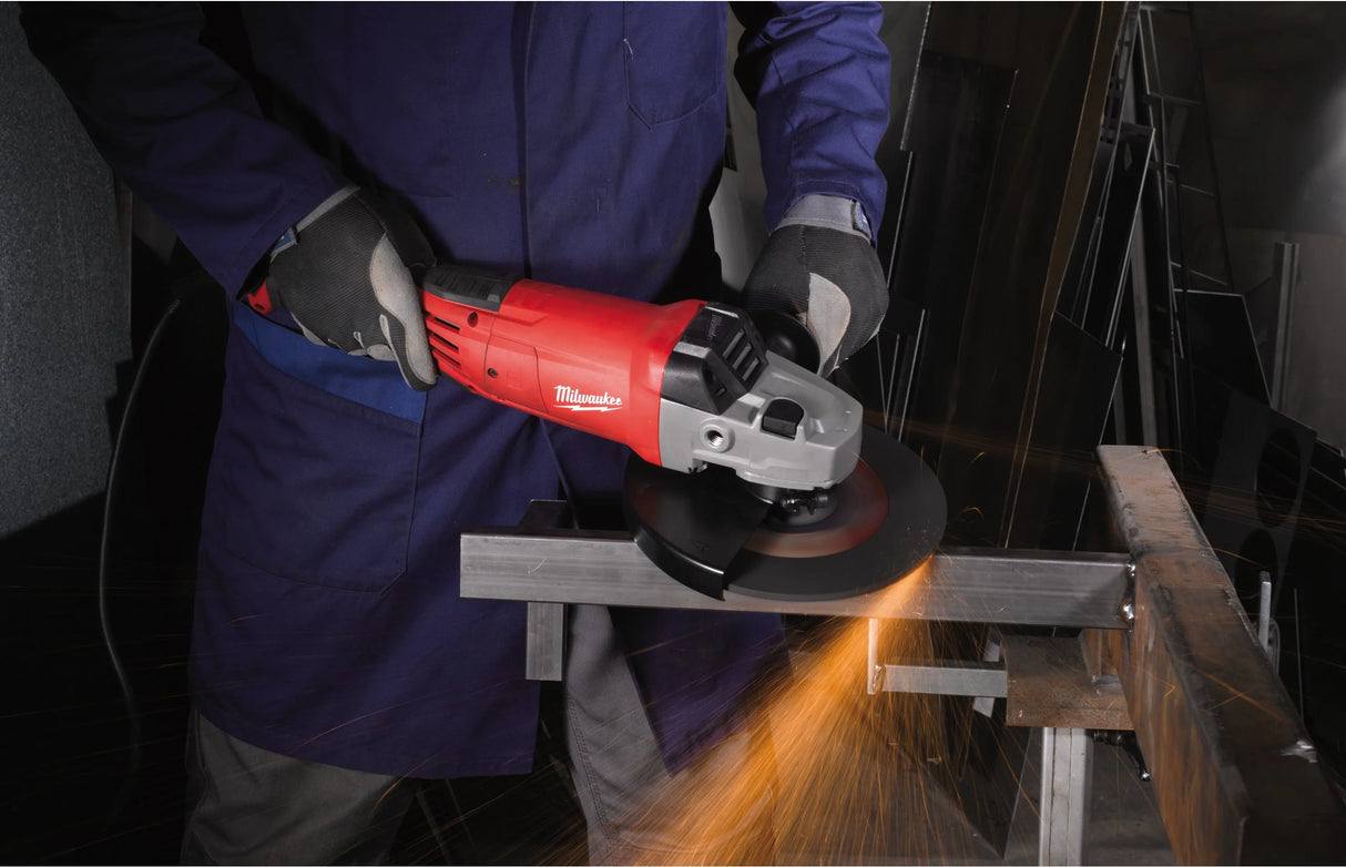 Milwaukee smerigliatrice 2200W con valigetta