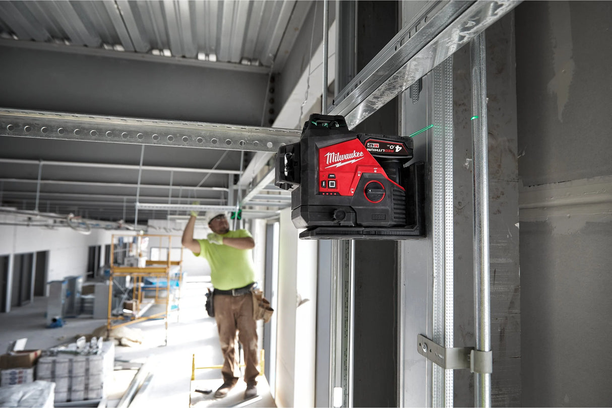 Milwaukee laser lineare verde M12™ a 3 linee 360°