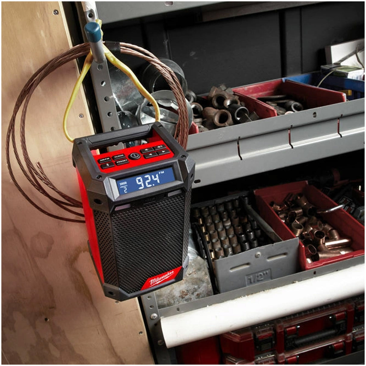 Milwaukee radio DAB+ M12™ batteria/corrente e caricabatterie M12™