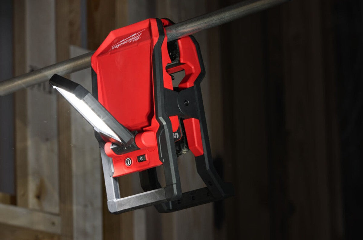 Milwaukee faro led M18 con testa direzionabile