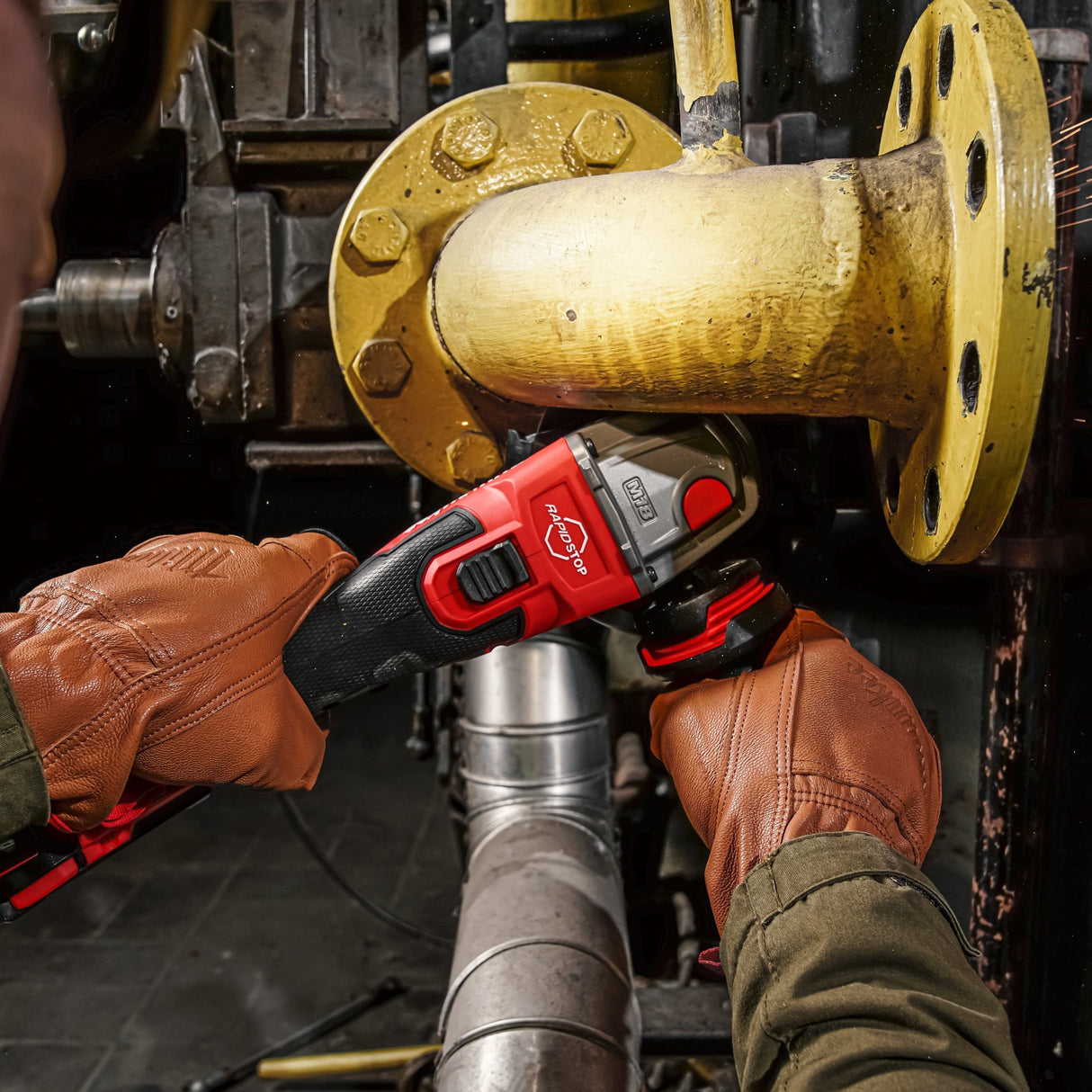 Milwaukee Smerigliatrice Angolare 125 mm con Interruttore a Slitta e Freno M18 FUEL™