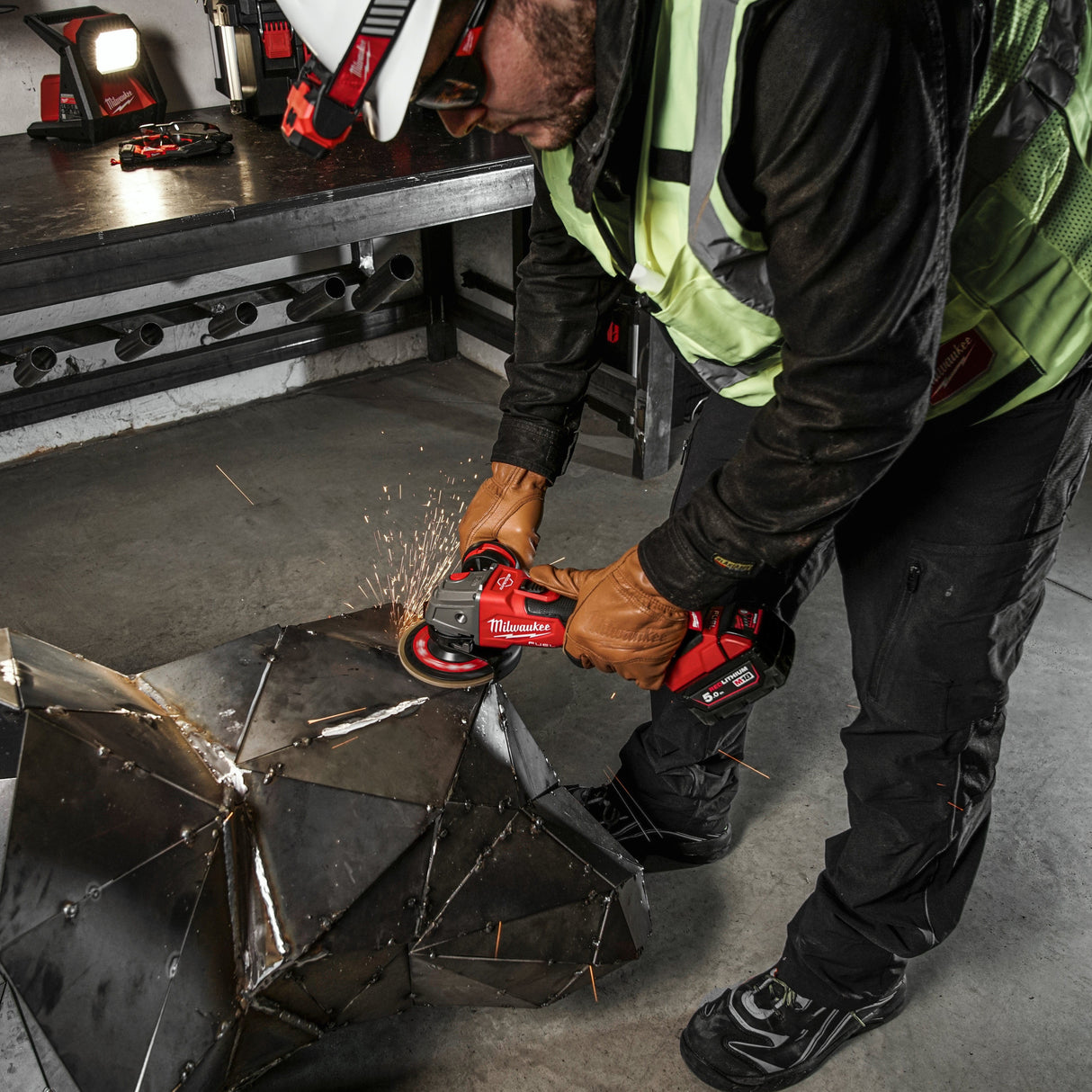 Milwaukee Smerigliatrice Angolare 125 mm con Interruttore a Slitta e Freno M18 FUEL™